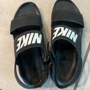 Nike sandals only worn a few times